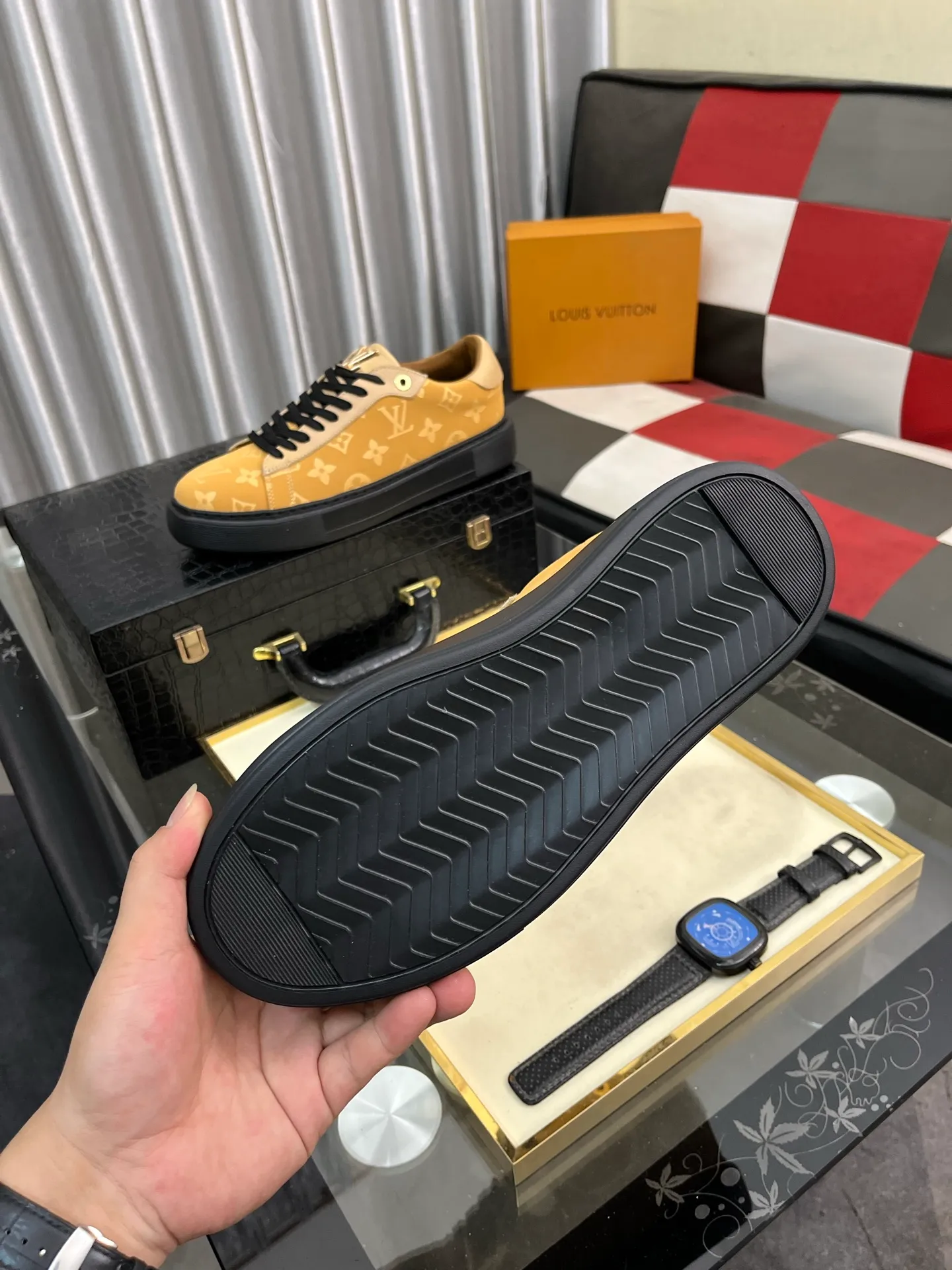 Men's shoes 💰440⌚️⌚️《LV》latest men's casual shoes, genuine leather lining, rubber wear-resistant outsole, fine lines and beautiful strips, not too much decoration, European and American style, comfortable and high-end, code number: 38 to 44 45 can be customized, 3️⃣colors are available
